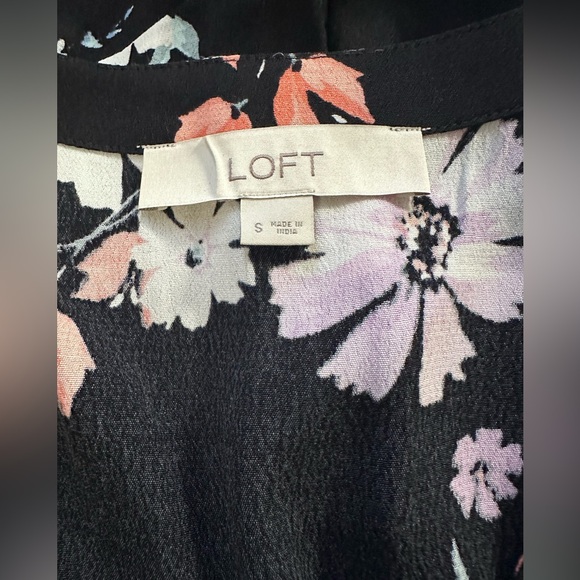 Loft flowery romper with pockets. NWOT. Size small. - Picture 4 of 5